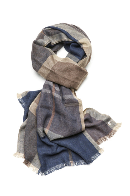 Scarf made of natural fibers