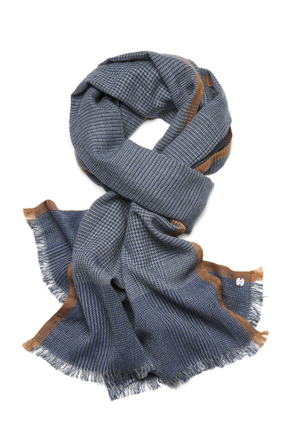 Scarf made of natural fibers