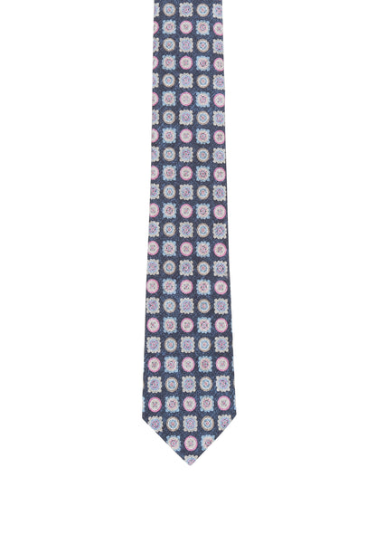 Tie with a floral print