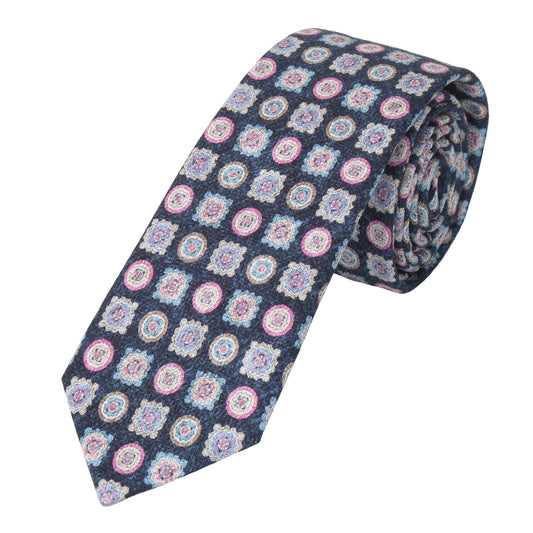 Tie with a floral print