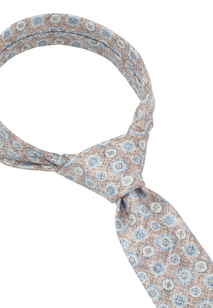 Tie with a floral print