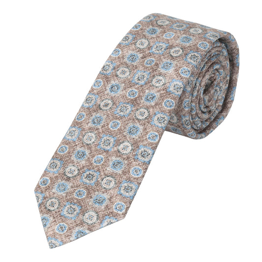 Tie with a floral print