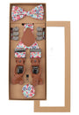 Prince Bowtie Hosenträger Set im Flower-Design inkl. Einstecktuch - Box -   Koralle