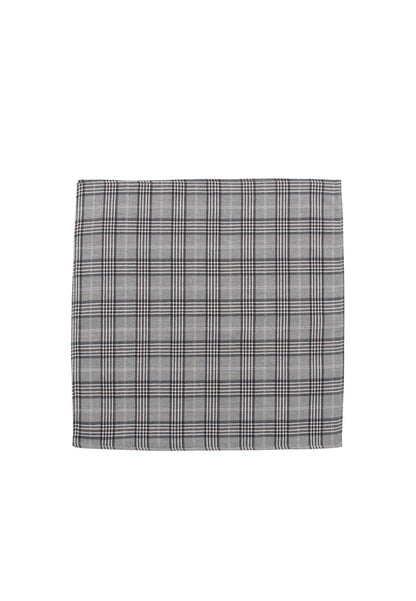 Pocket square with ingenious checks