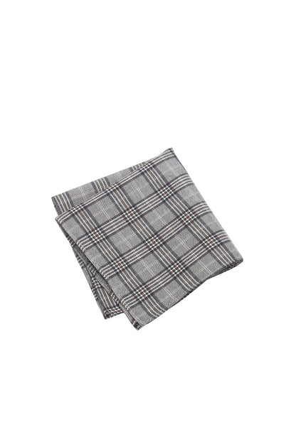 Pocket square with ingenious checks