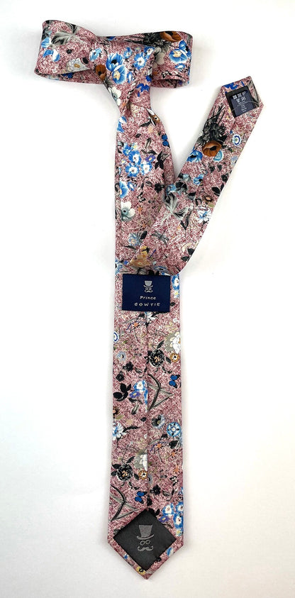 Tie with a floral print